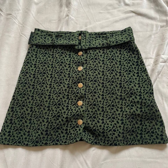 Zara Green Trafaluc Animal Print Mini Skirt Size M. Good condition - Picture 1 of 3